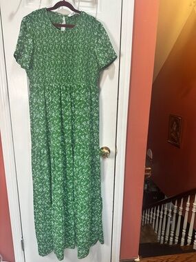 Green Floral Short-Sleeve Maxi Dress